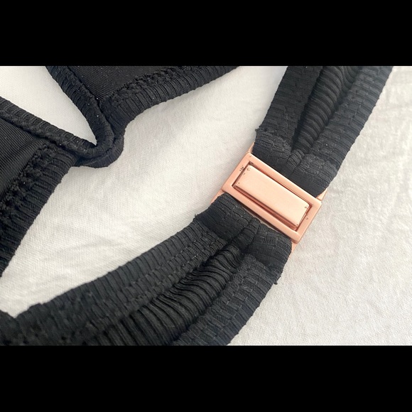 Somer Field Swim, Noosa top and Hamilton bottom - Picture 5 of 7